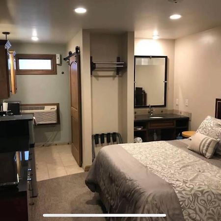 Baltzell Lodge Great Bend Esterno foto