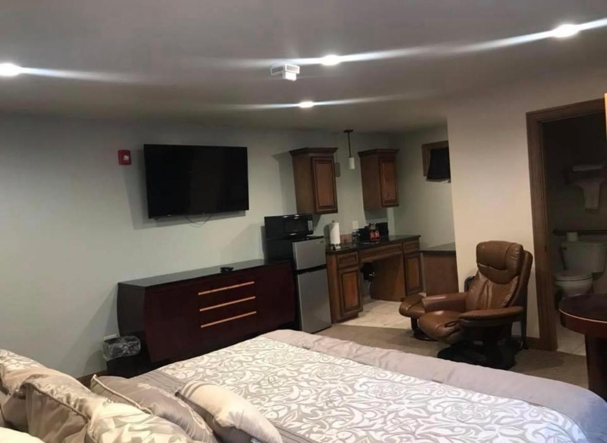 Baltzell Lodge Great Bend Esterno foto