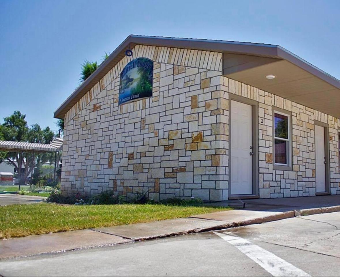 Baltzell Lodge Great Bend Esterno foto